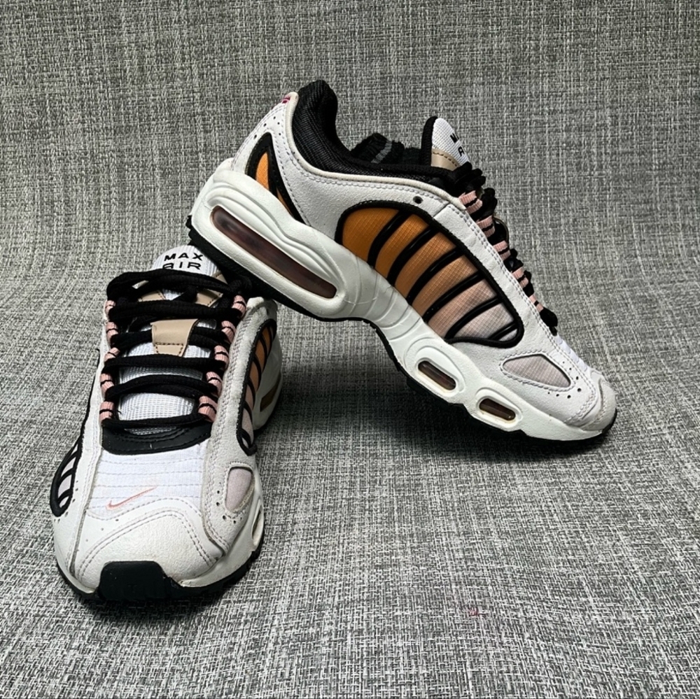 Woman's Nike Air Max Tailwind 4, Size 7.5